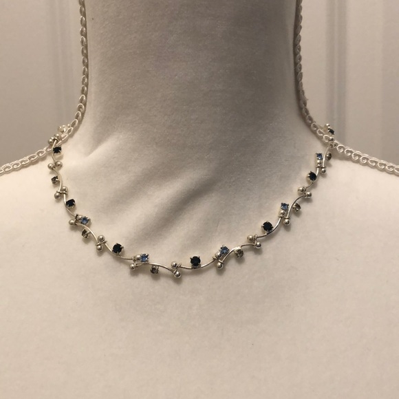 🎉HP🎉🆕💎Blue Stone Flower Patterned Necklace💎 - Picture 5 of 6